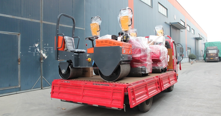 万利官网一批小型压路机发往浙江